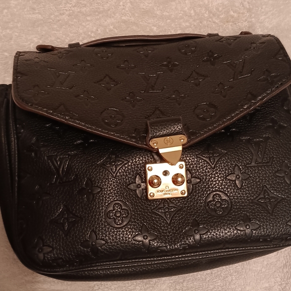 Louis Vuitton Black Monogram Crossbody Bag - Picture 3 of 4